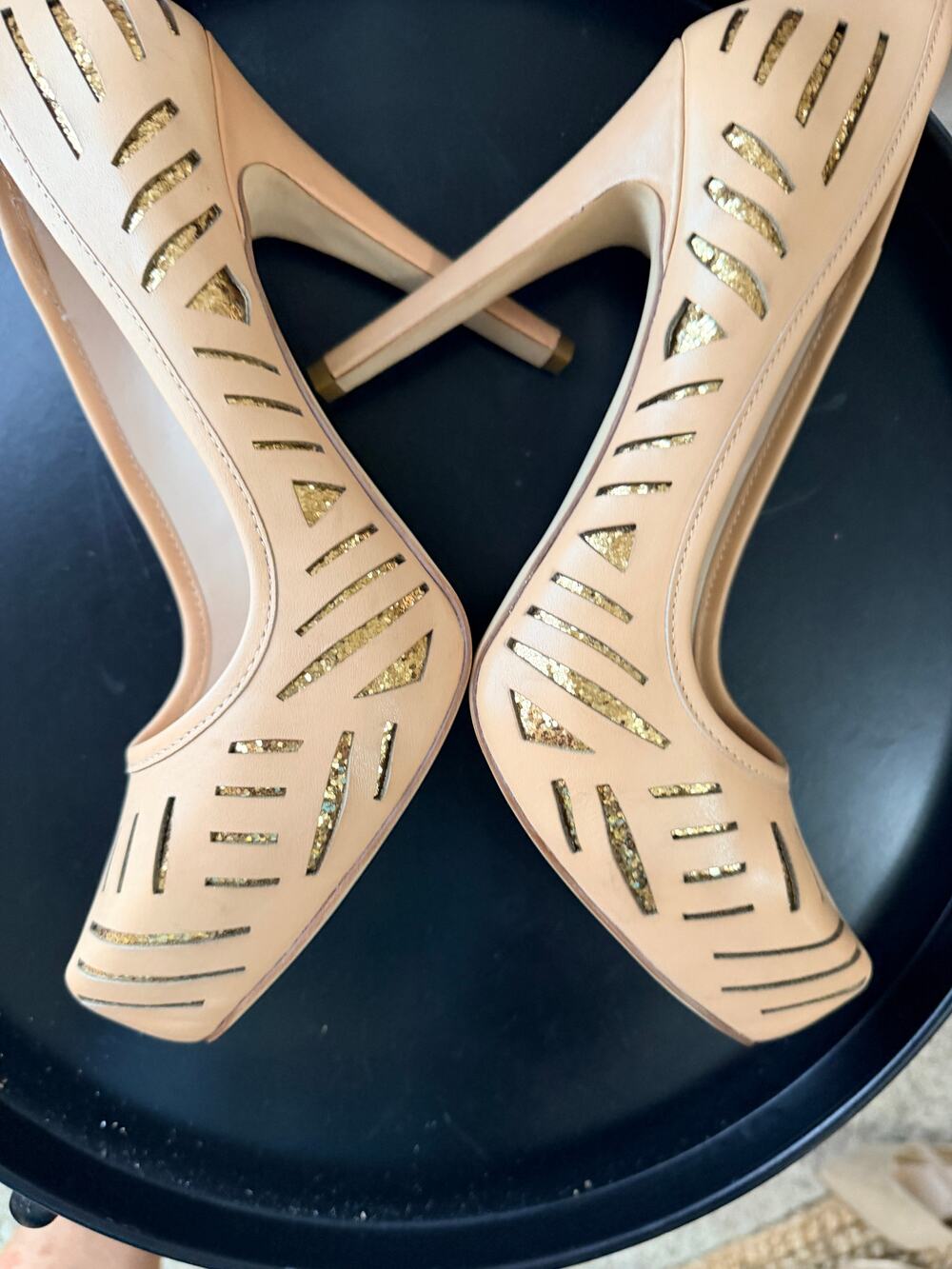 BCBG Prague hidden platform heels leather tan 9.5 euc